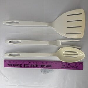 TaylorMade White Utensil Trio